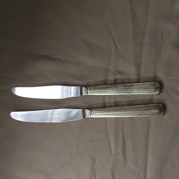 International Silver Vintage Flatware Desoto 1929 2 Silver Plated Dinner Knives - Picture 2 of 3
